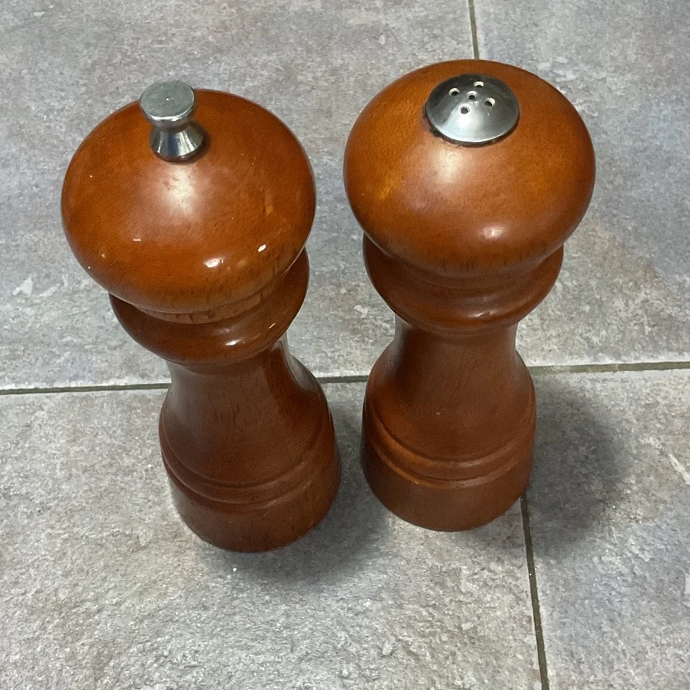 Wooden Salt and Pepper Grinder Set